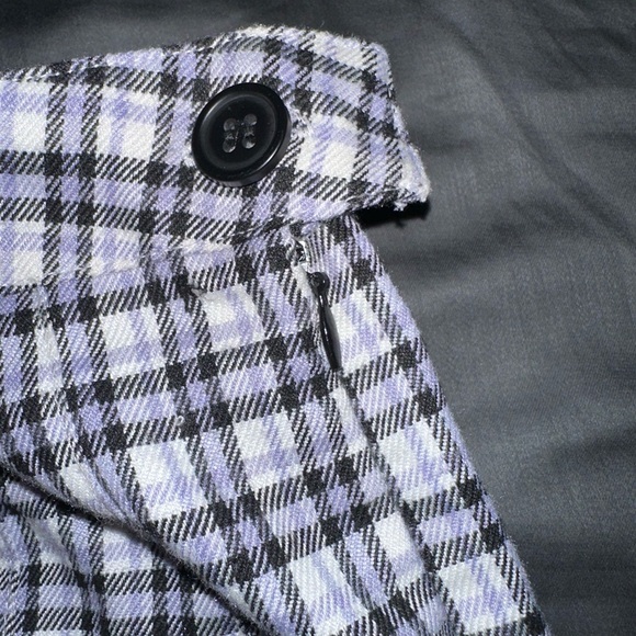 White, purple & black, pleated skirt. Size M (4-6). Button and zipper on side. - Picture 3 of 4